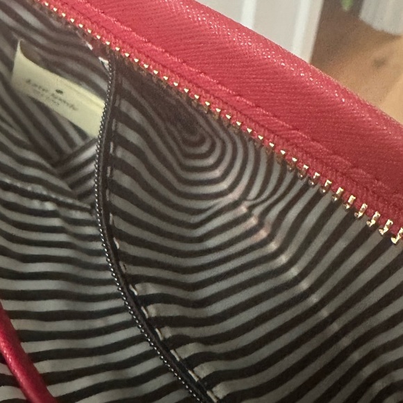 Kate Spade Cameron Zip Crossbody Rosso Red wear as a crossbody/shoulder/clutch - Picture 9 of 10